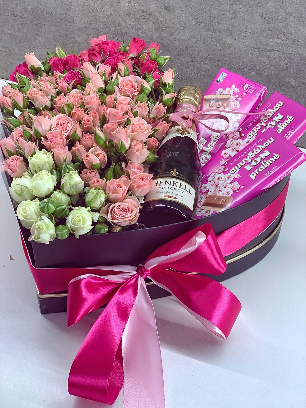 Thumbnail: Large heart shape box with champagne 