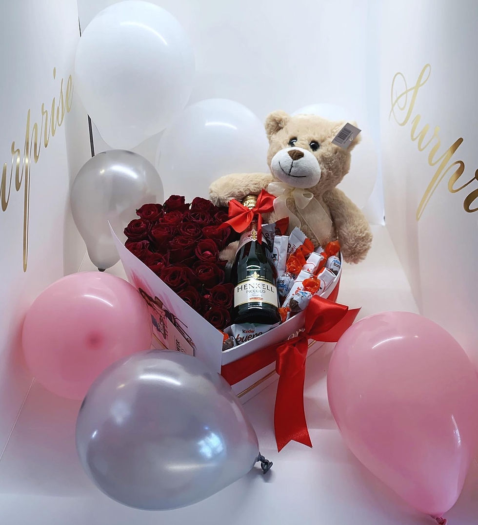 Thumbnail: Set: surprise box with flowers, teddy and champagne 