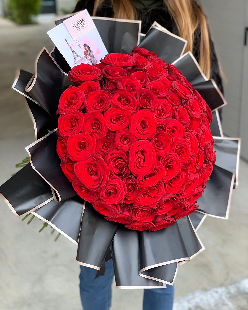 Μικρογραφία: Giant bouquet of Naomi roses in black paper