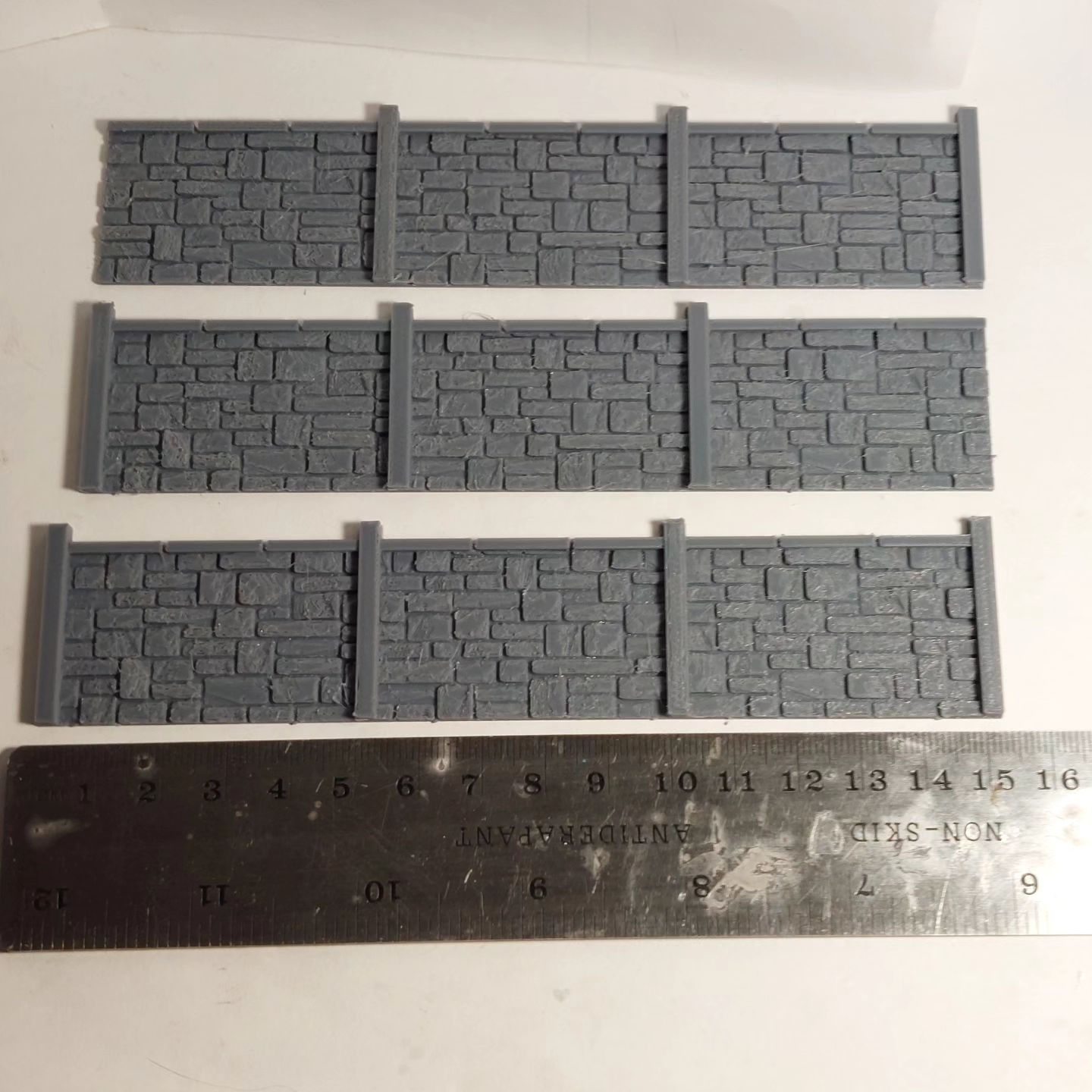 HO Scale 8’ Rough Stone Retaining Wall 3pc Set