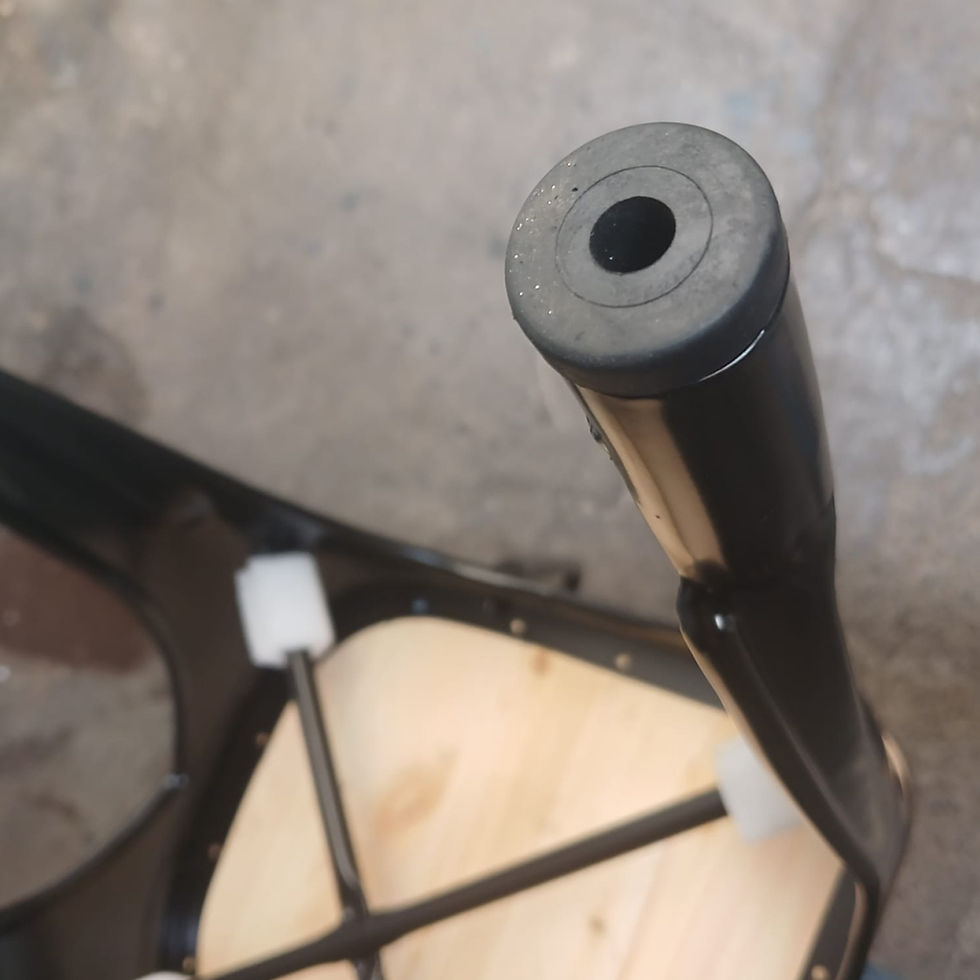 Miniatura: Silla Tolix negra con asiento de madera