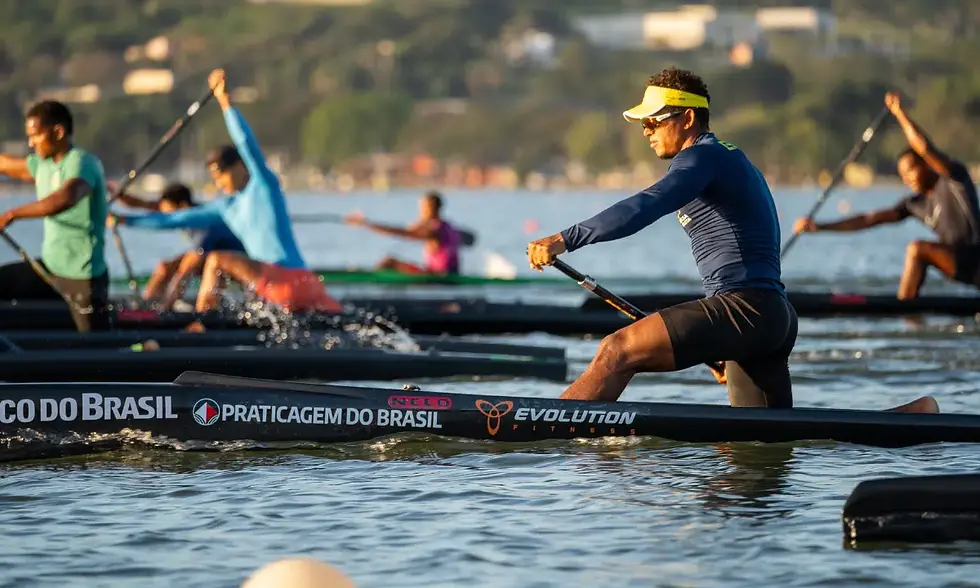 Isaquias Queiroz lidera Brasil no início da corrida olímpica da canoagem velocidade