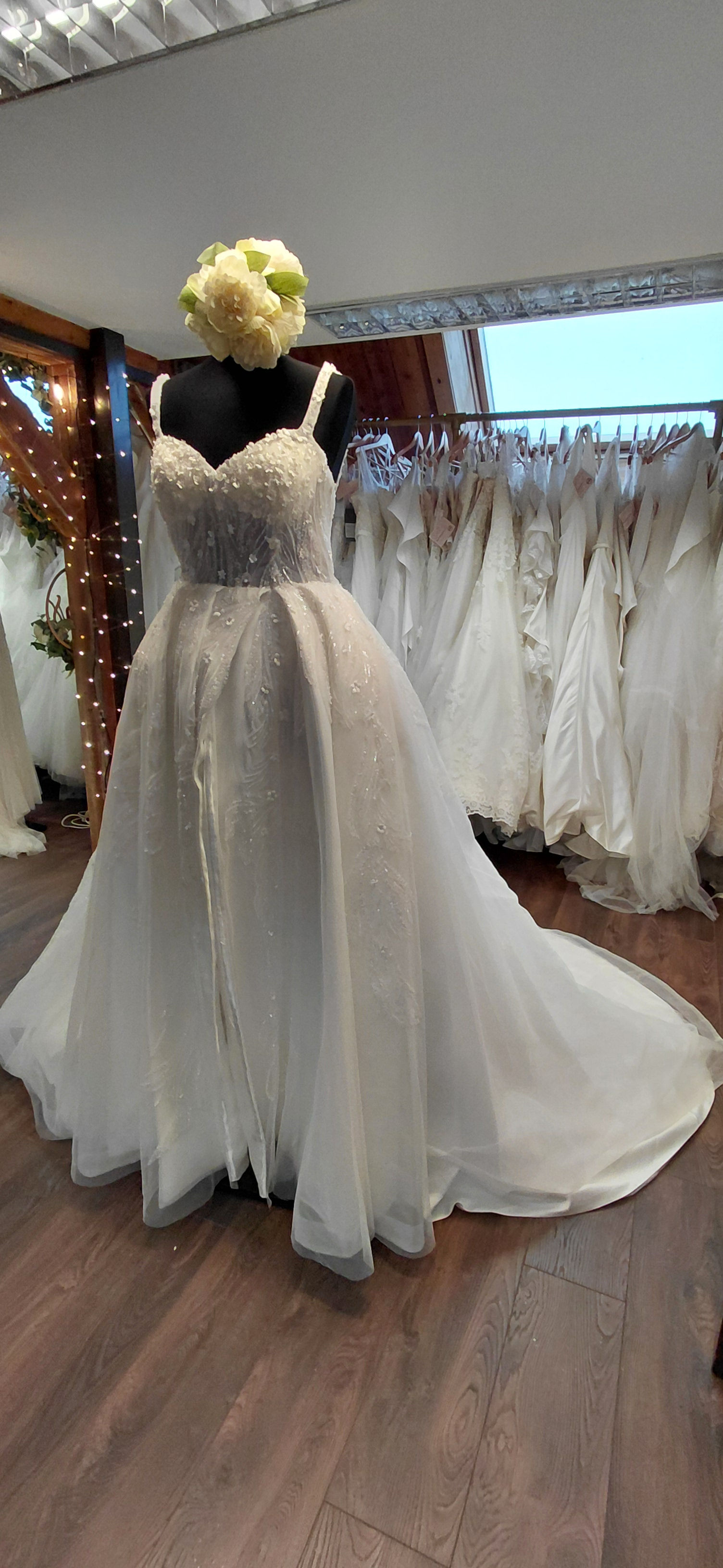 WG 1129 Paris, size 8-10 