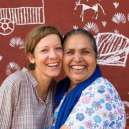 Henrike Schauer mit Sister Lucy Kurien in Pune Indien