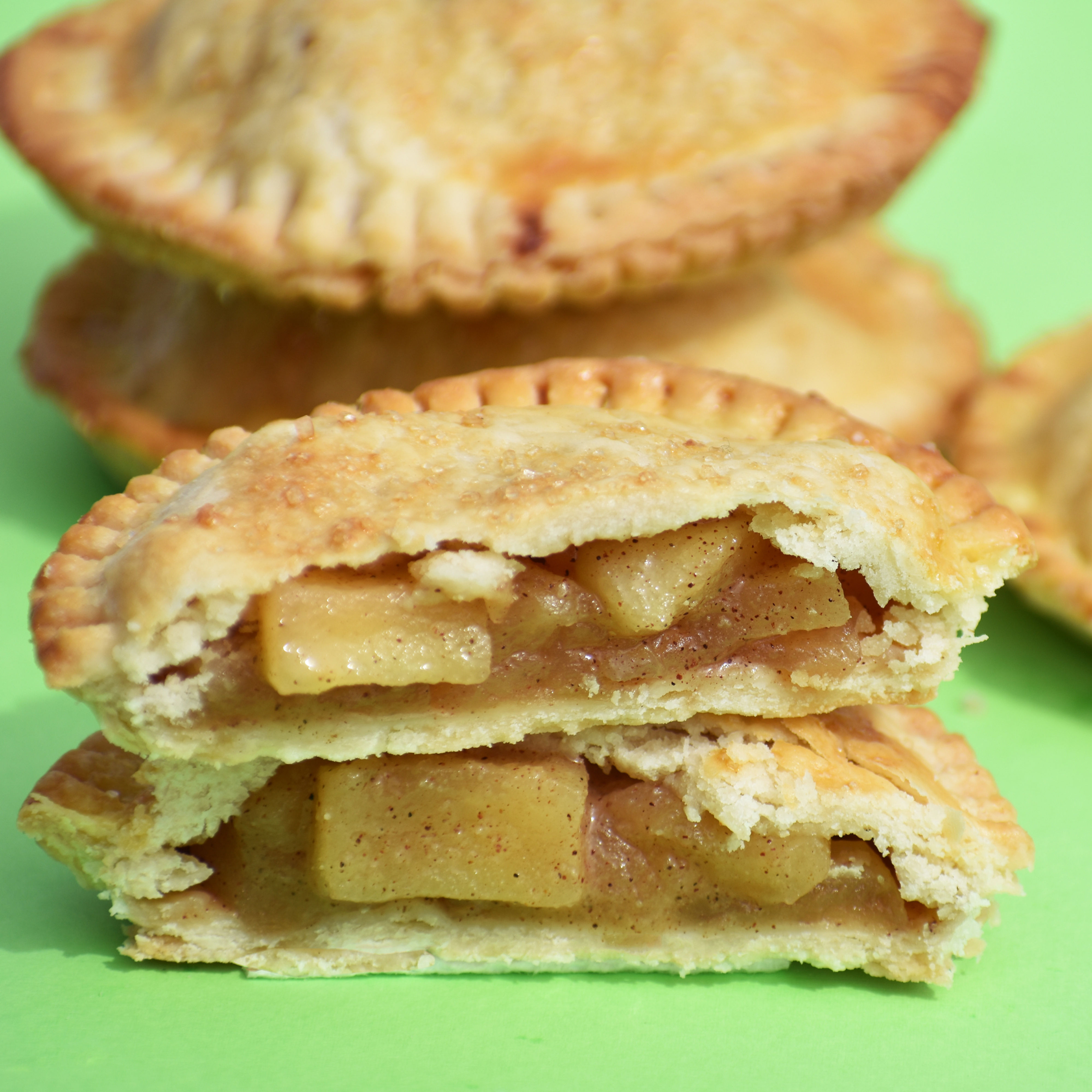 APPLE CINNAMON HAND PIES (4)