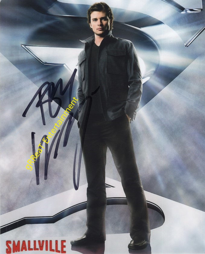 Tom Welling Autographed 8 in x10 in. Photo