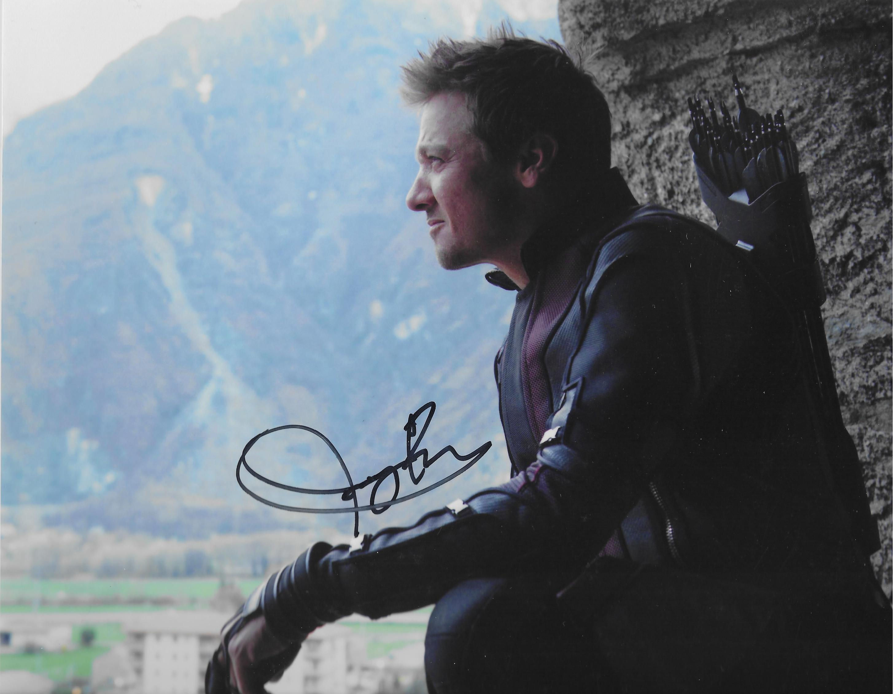 Jeremy Renner autographed 10 in x 8 in photo