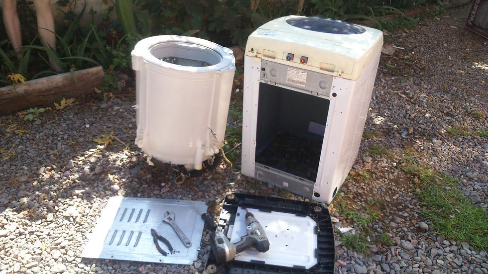 Reciclaje de lavadoras y armado de contenedores