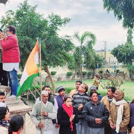 कांग्रेसियों की हाथ से हाथ जोड़ो कार्यक्रम को लेकर बैठक-महात्मा गांधी को किया माल्यार्पण