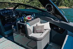 Descubre una nueva forma de navegar con estilo y elegancia.
