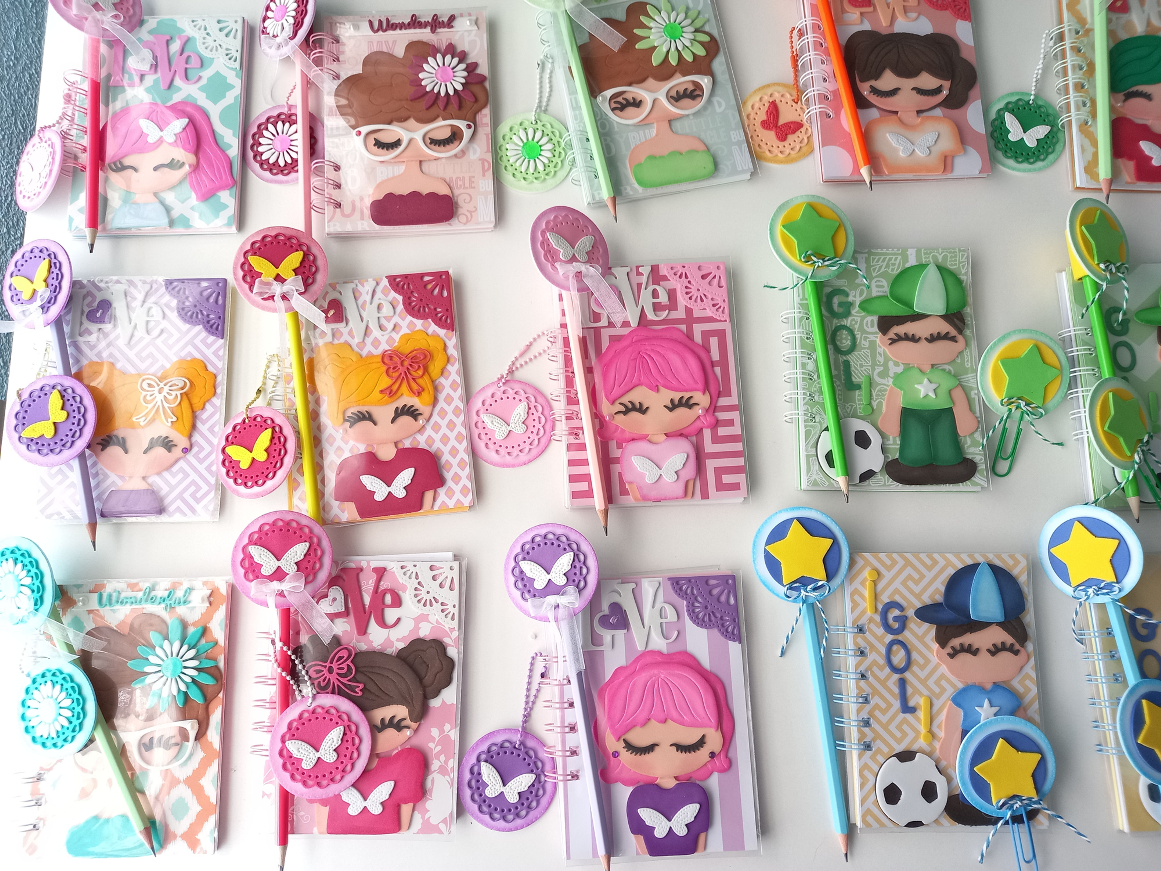 Libretas personalizadas hechas a mano y decoradas con simpáticos dibujos. Ideal para detalles de comuniones cumpleaños eventos personalizados