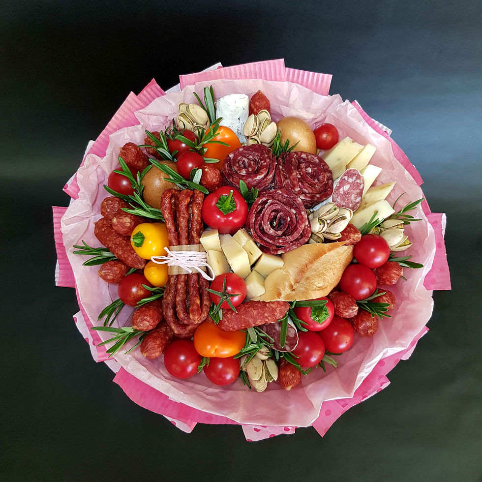 съедобный букет из колбасы и сыра для женщины