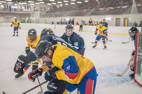 Contre l’équipe ténoise, les joueurs du Nunavut ont montré leurs moments dans la dernière moitiée de la partie, qu’ils devaient perdre au compte de 6 à 1. Les TNO ont ensuite écrasé le Yukon 12 à 2. (Crédit photo : Denis Lord)