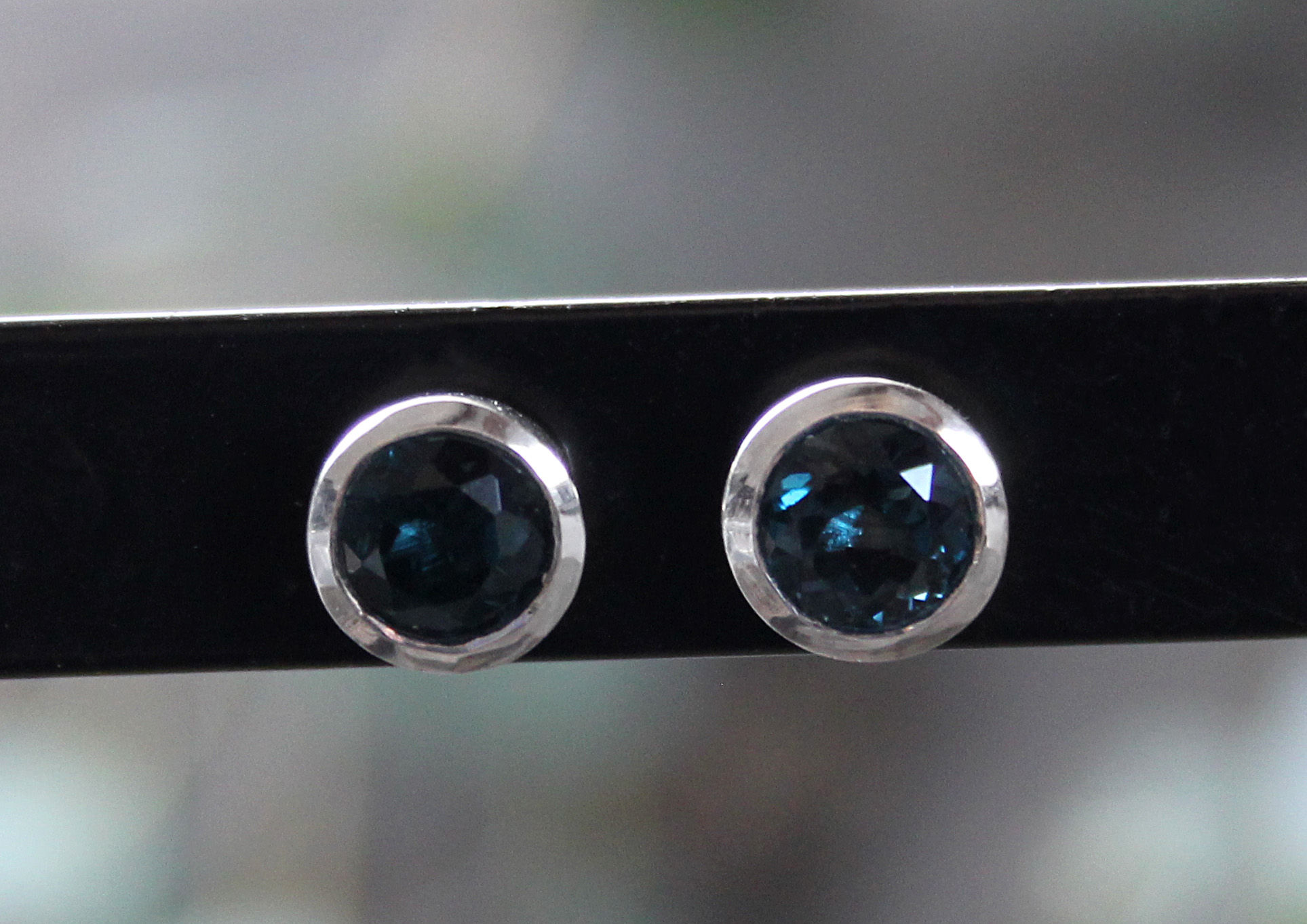 London Topas Ohrstecker rund