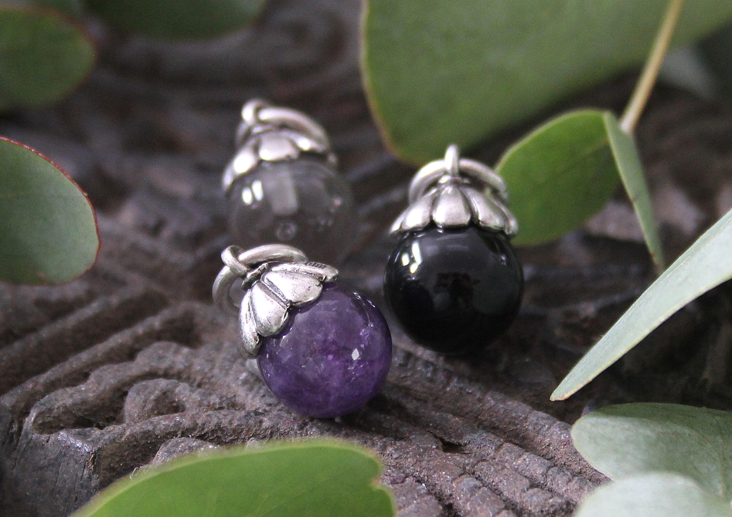 Anhänger Kugel mit Blattkranzfassung