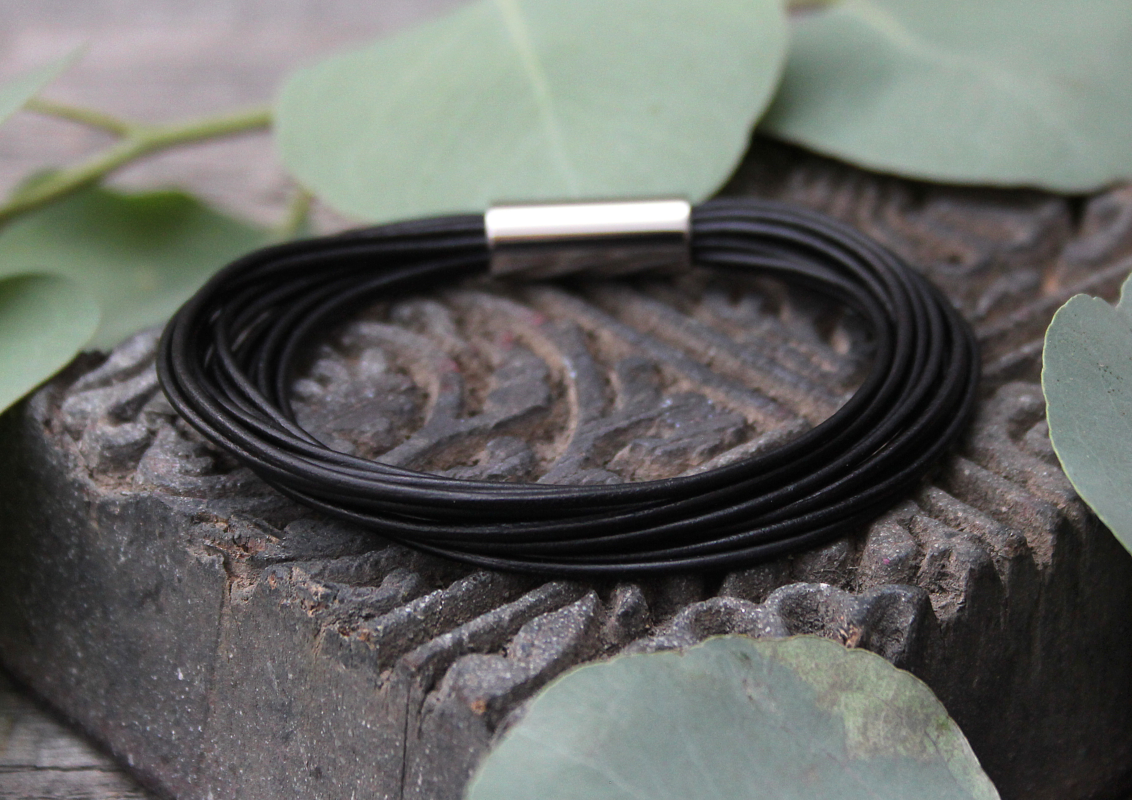 Leder Armband 15 Stränge schwarz