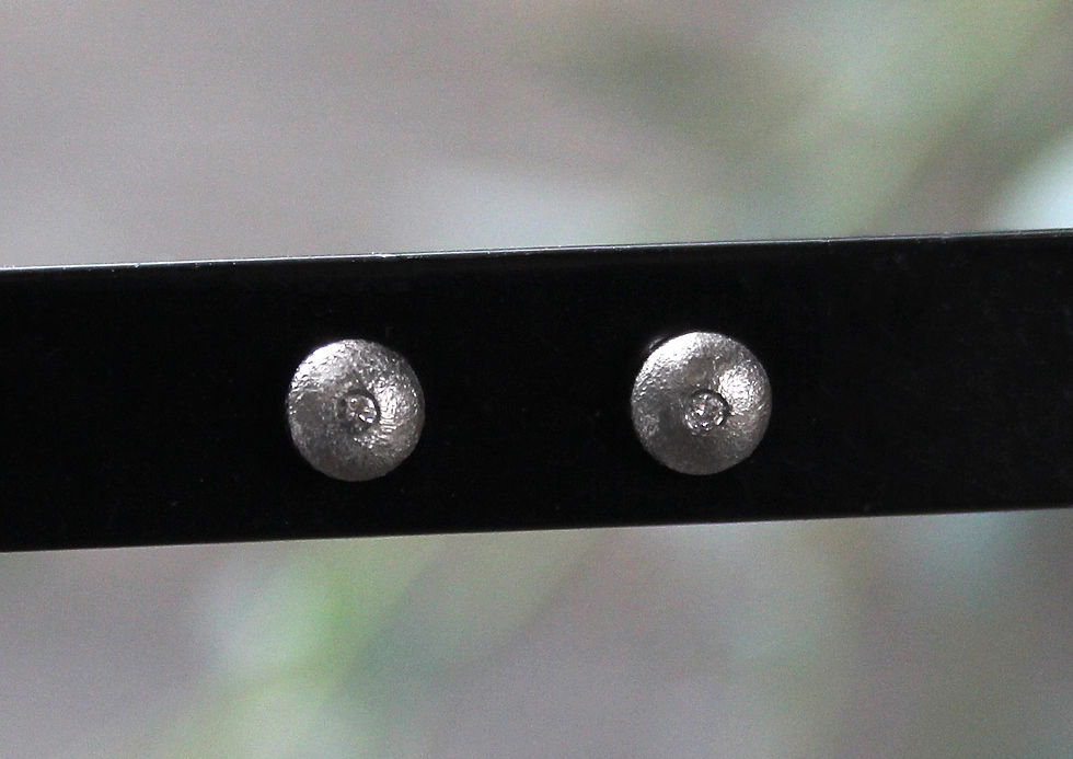 Thumbnail: Titan Knopf Ohrstecker mit Diamant