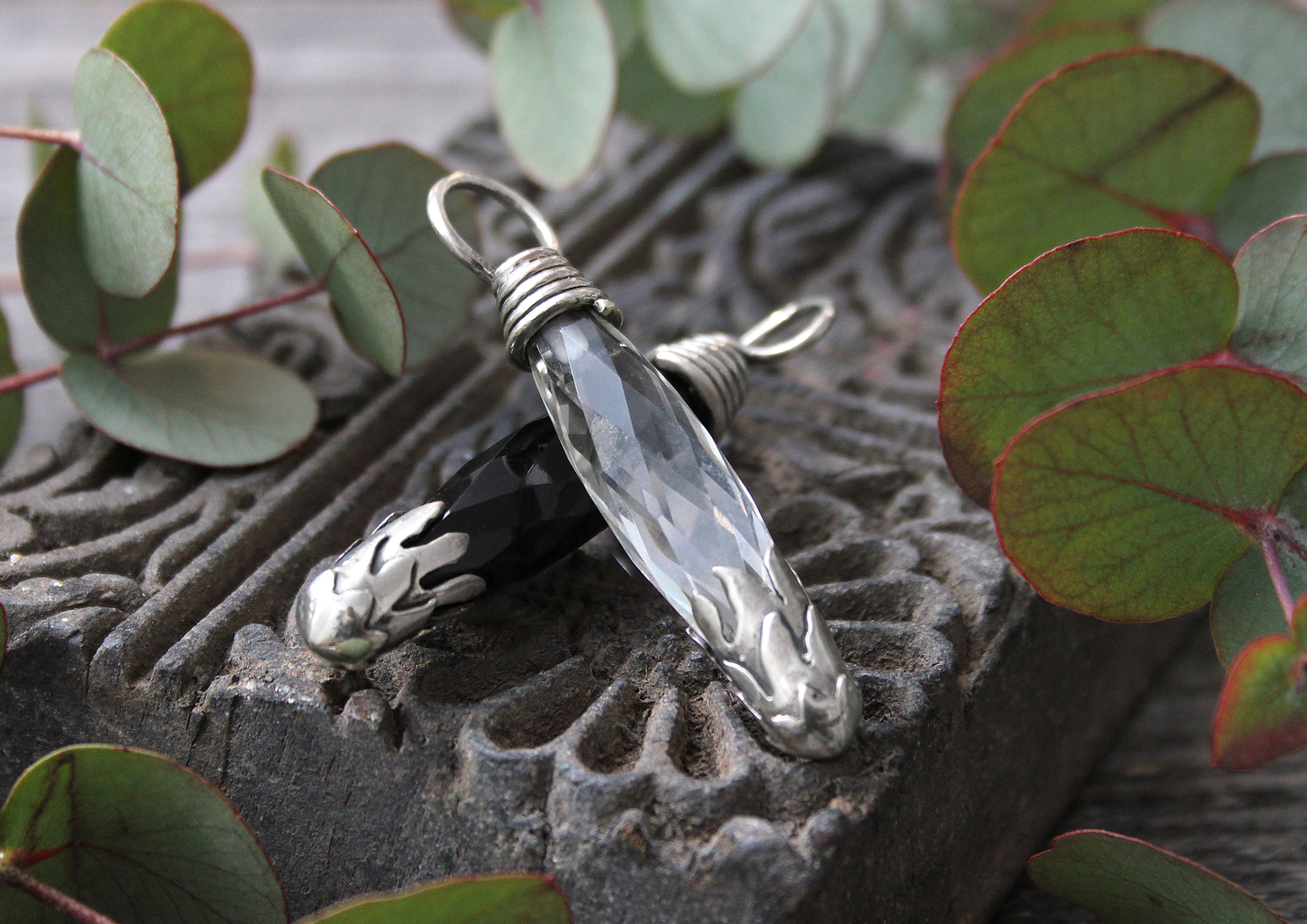 Stab Anhänger mit Edelstein