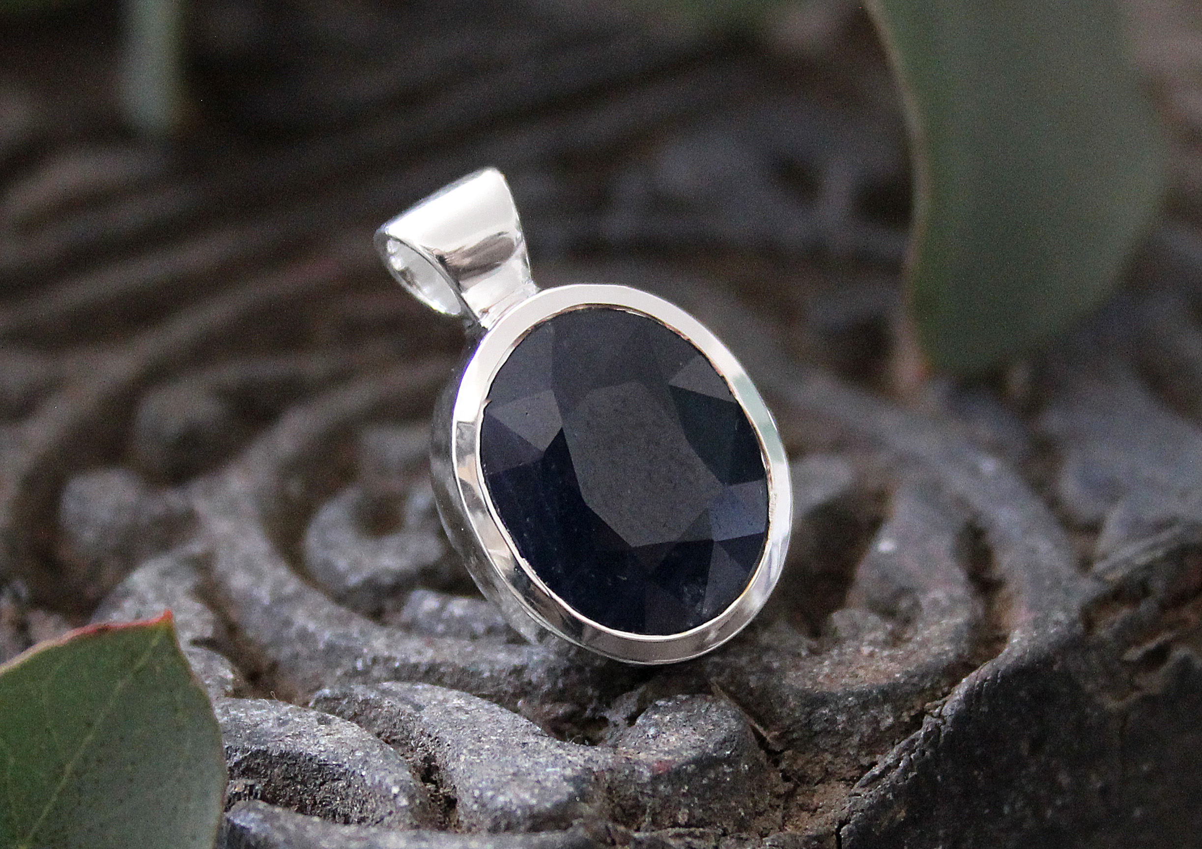 Kyanit Anhänger oval