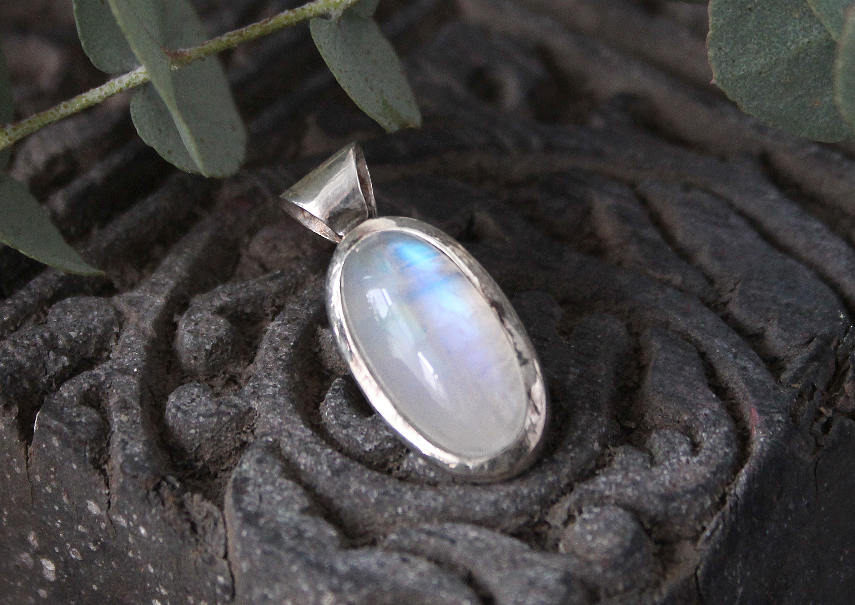 Regenbogenmondstein Anhänger oval