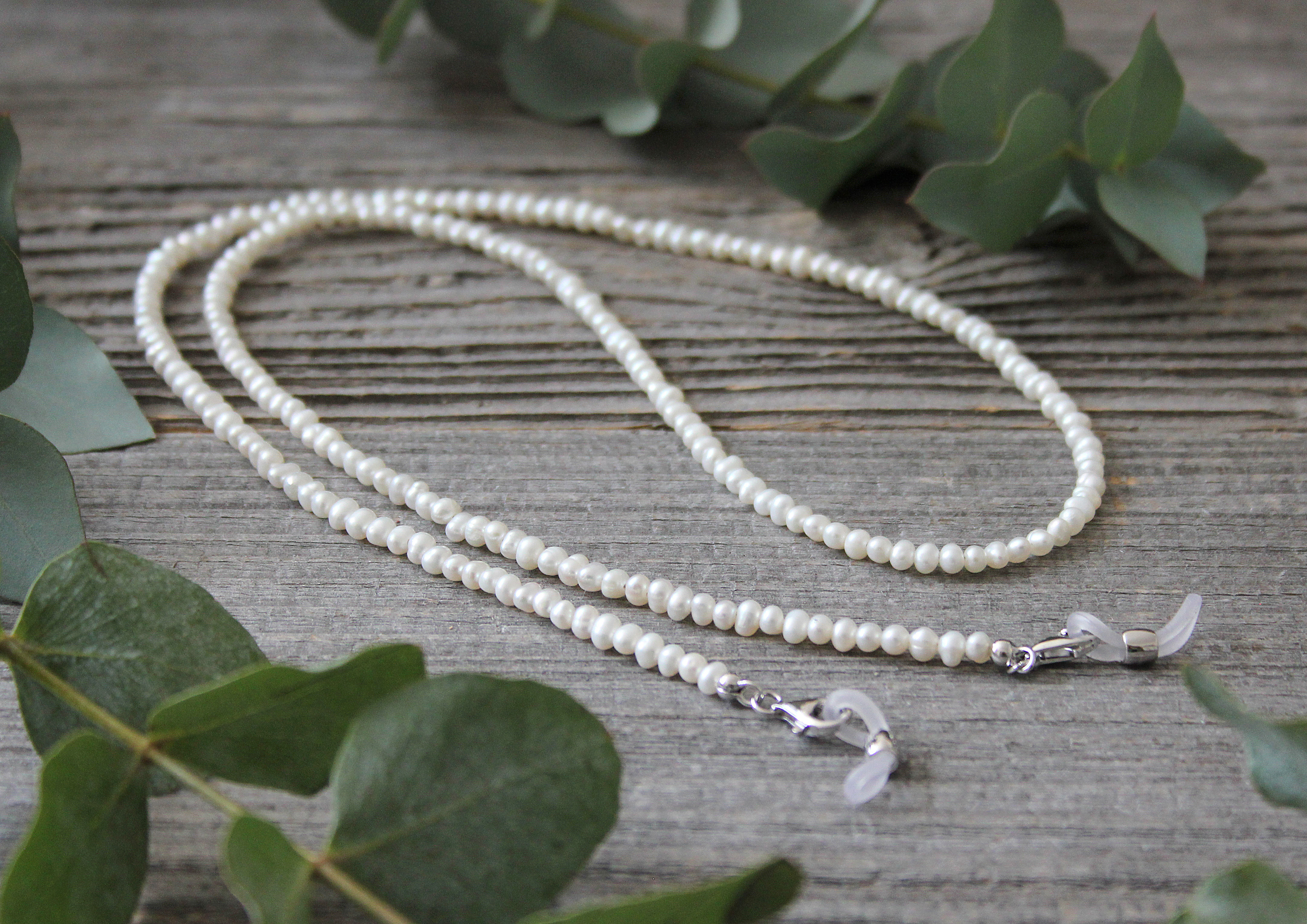 Brillenketten mit Edelsteinen oder Perlen