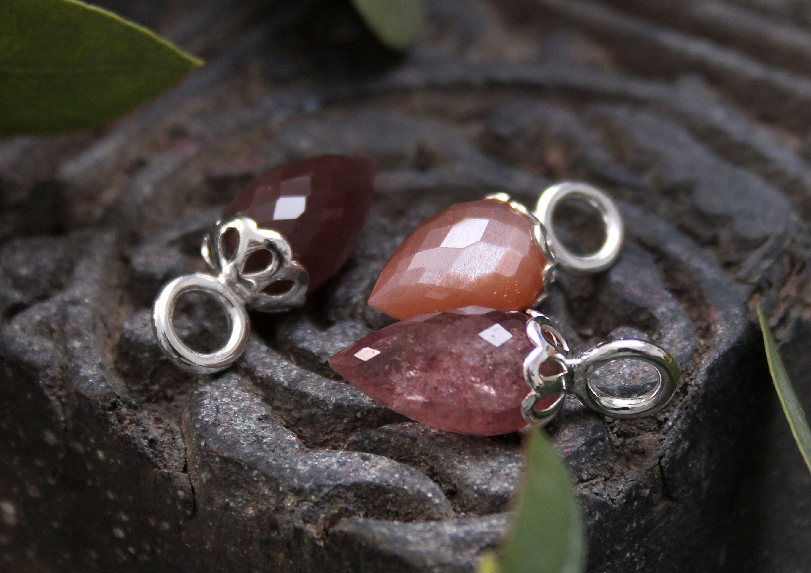 Tropfen Anhänger mit Edelstein