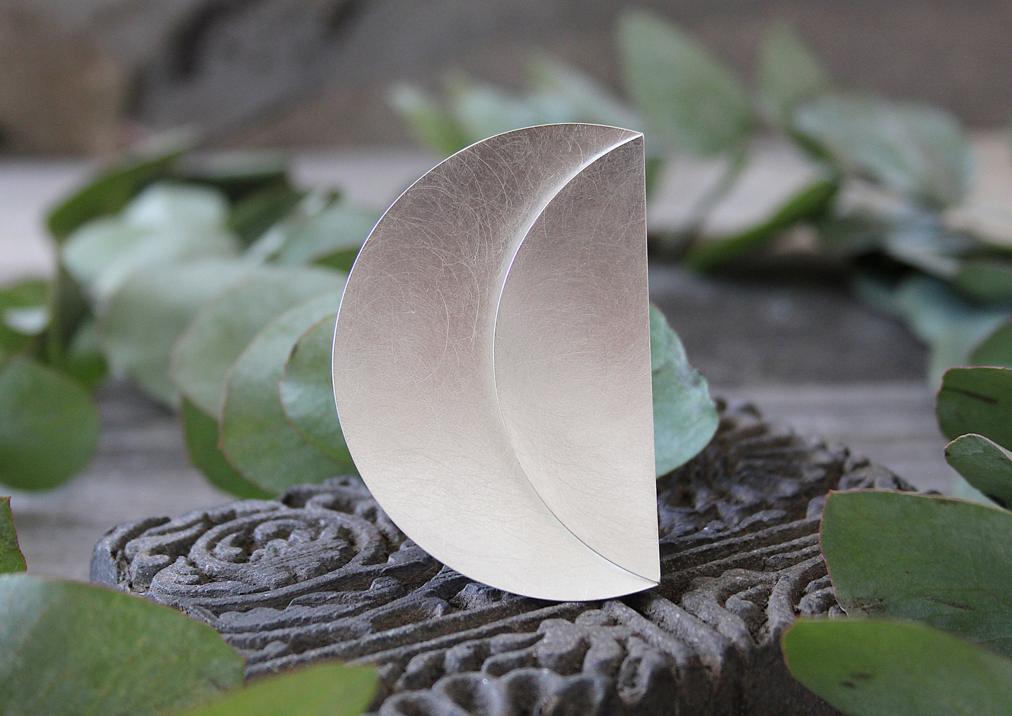 Anhänger/Brosche Kreis gefaltet