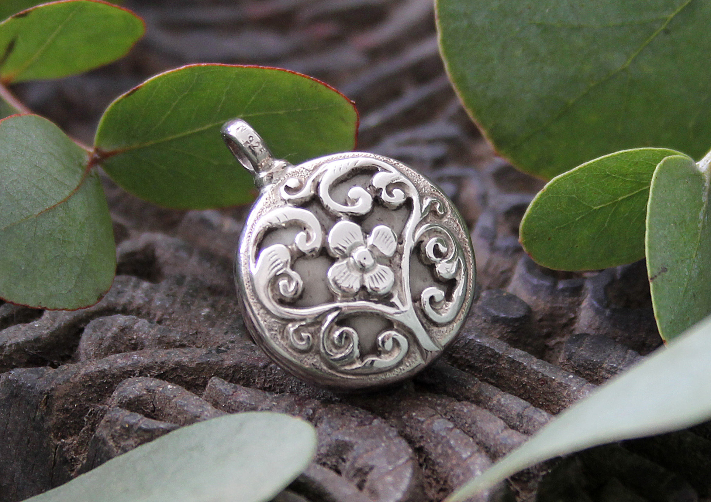 Blumenranken Anhänger rund