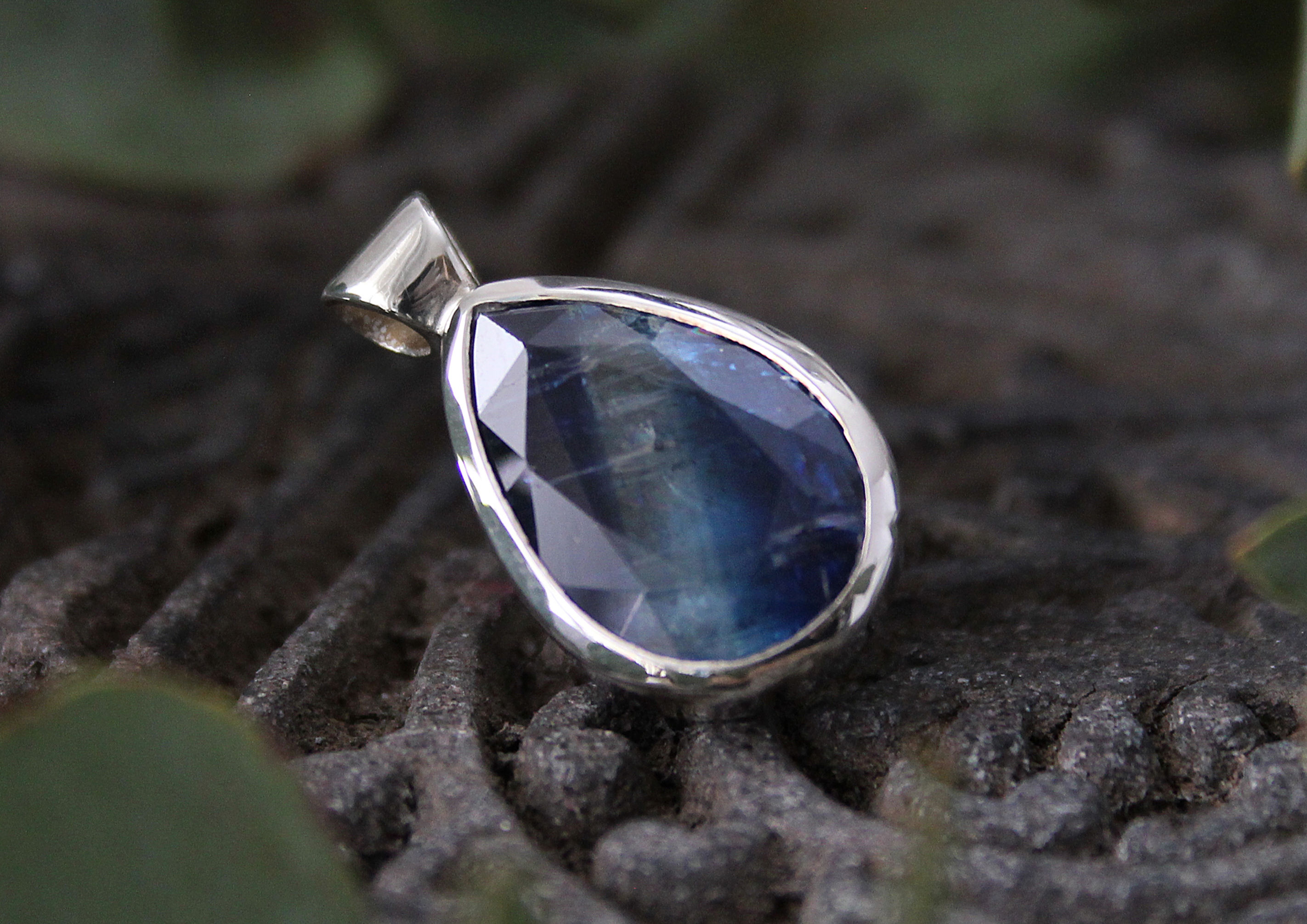 Kyanit Anhänger Tropfen