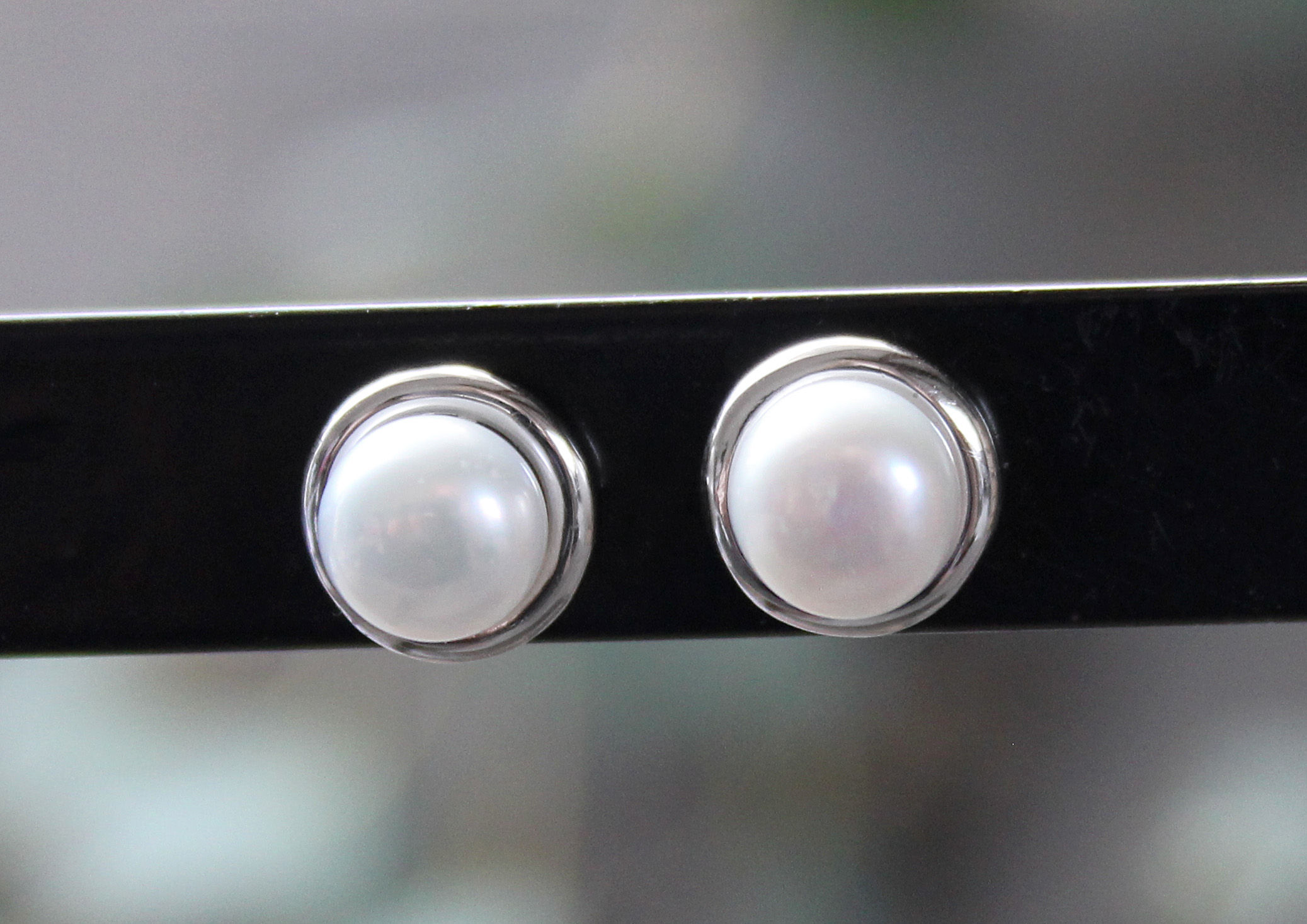 Perlen Ohrstecker weiss