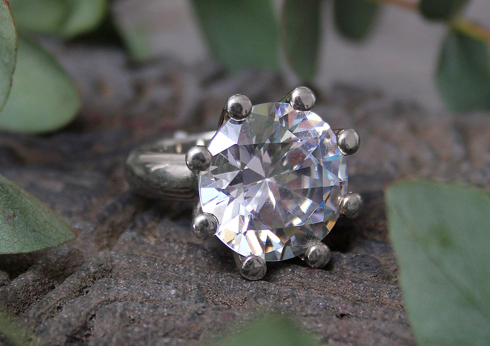 Silberring mit Zirkonia in Stäben gefasst