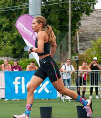 Simina Muresan running and competing