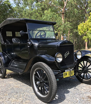 1925_Ford_Model_T_touring.jpg
