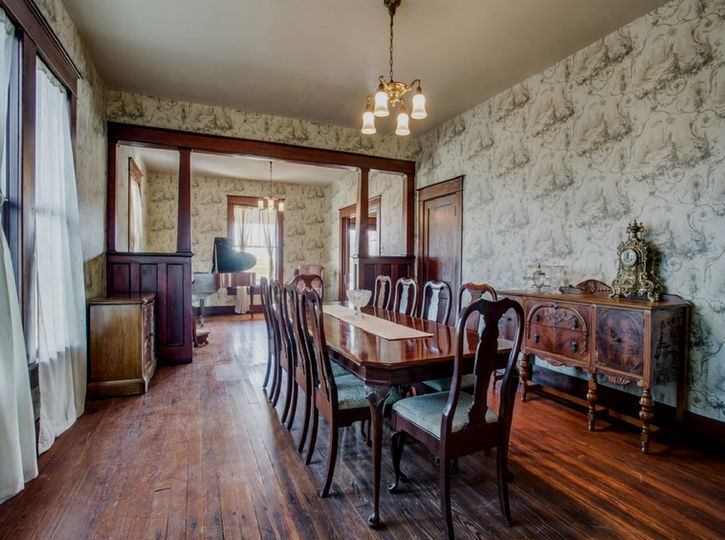 Historic, Texas AirBNB Mini Mansion Outdoor Wedding Venue and Resort. Olde House. 