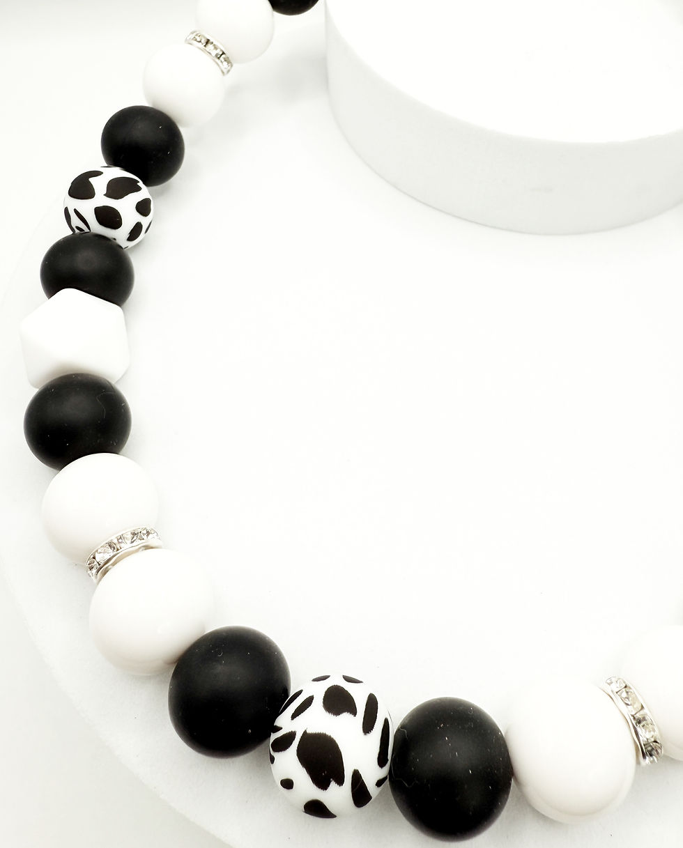Louie beaded dog collar close up