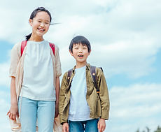 学校帰りの小学生