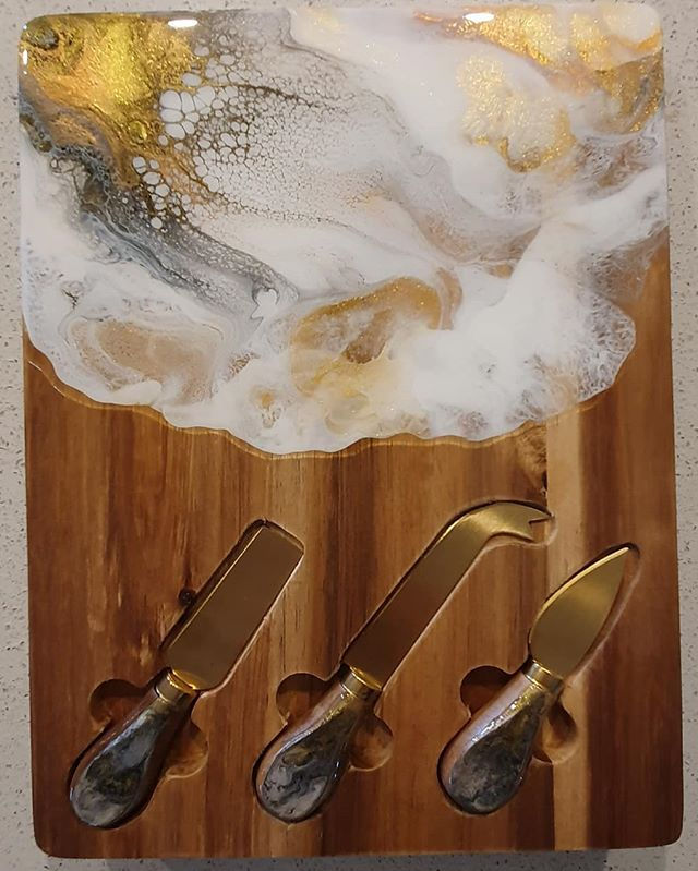 lux cheeseboard and cheese knife set