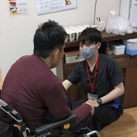 訪問リハビリステーションのスタッフ、岩谷 先生