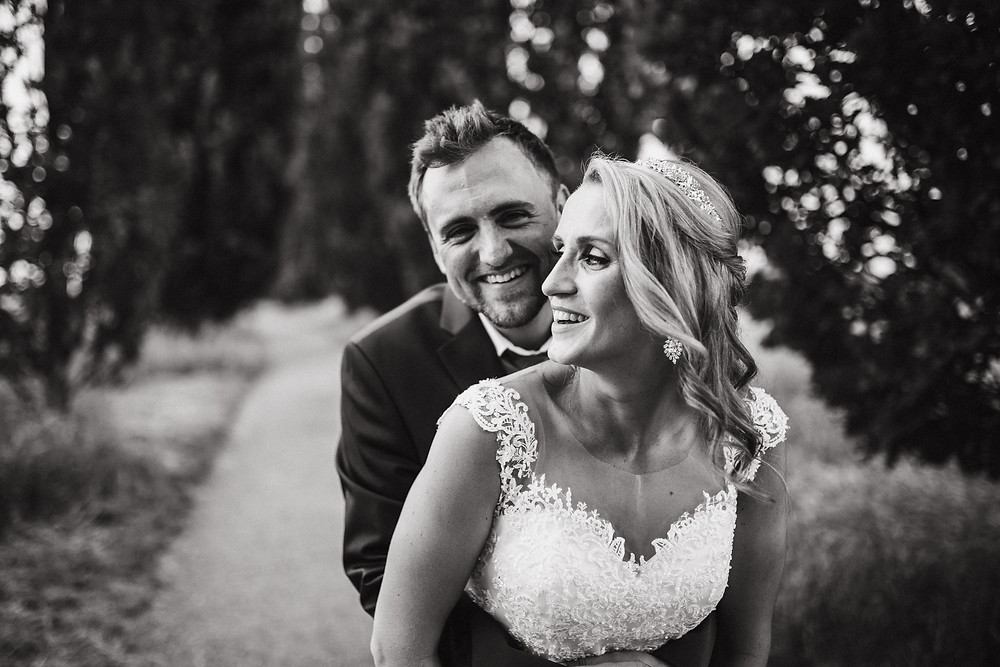 Hochzeitsfotograf in Köln_Brautpaarshooting_Hochzeitsreportage_Gut Dyckhof Meerbusch_Brautstrauß_Pärchenfostos_Hochzeitskleid_Hochzeitsfotograf NRW_Christopher Reuter