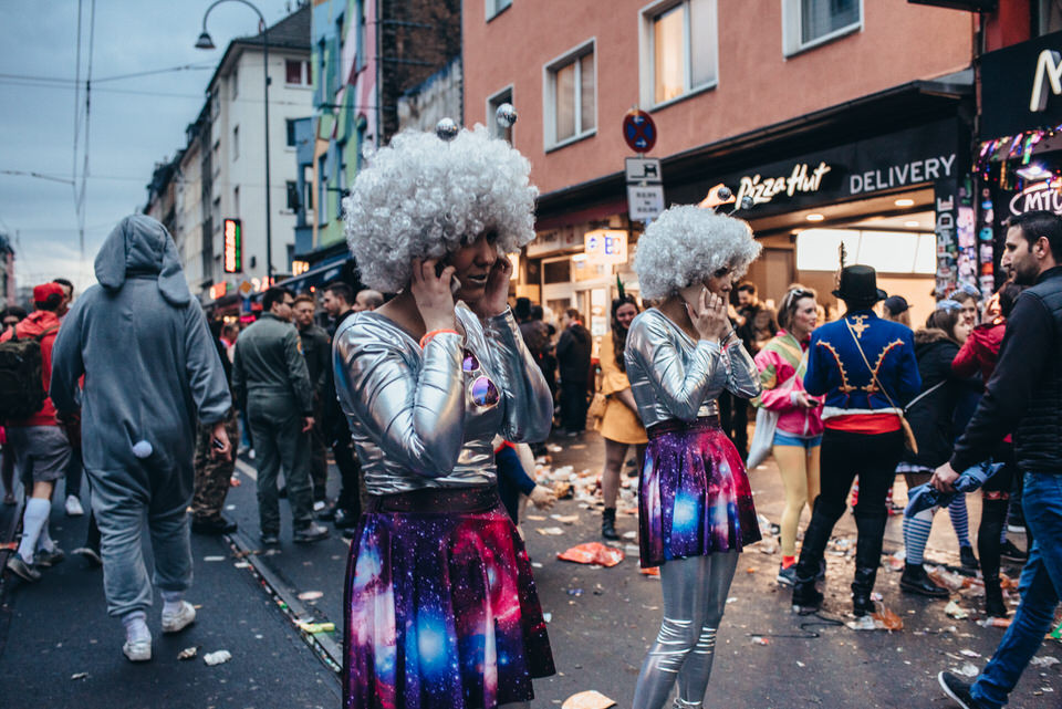 Karneval in Köln_Streetfotografie_Fotograf aus Köln_Karneval 2019 in Köln_lustige Karnevalsbilder_Carnival Cologne_Straßenfotografie_Christopher Reuter
