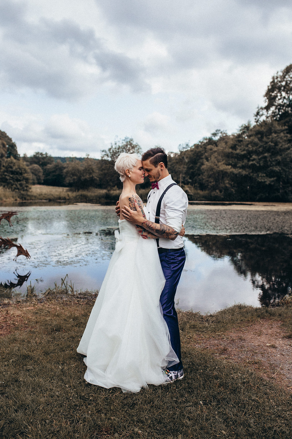 tattoo_Hochzeit_inkedbride_brautpaarshooting_hochzeitsreportage_inked_tätowiert_Sauerland_freie Trauung_lightroom presets_septum_tunnel_piercing_Landgasthof Scherer_Eventscheune Sauerland_Christopher Reuter_Hochzeitsfotograf NRW_Hochzeitsfotograf Köln_Hochzeitsfotograf Sauerland