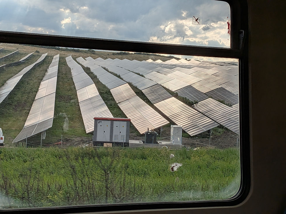 Des champs de panneaux solaires sur des kilomètres