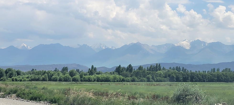 Les neiges éternelles face au lac