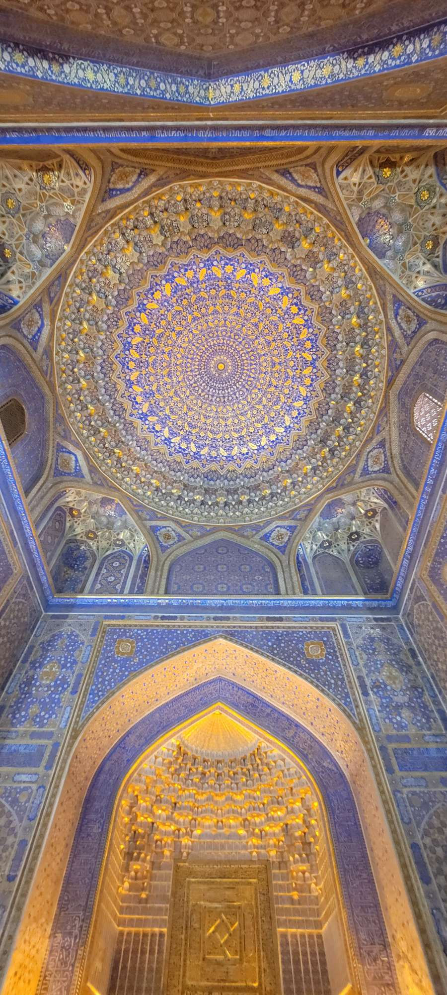 Mosquée Tilla Kari or et bleu