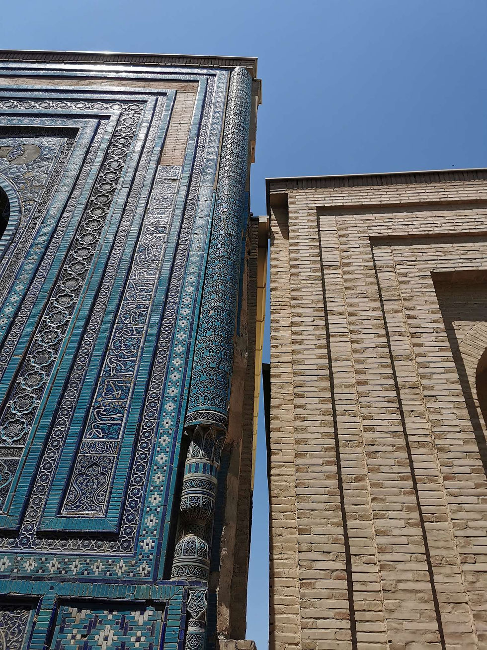 Shah-i-Zinda, entre céramiques et briques en terre cuite