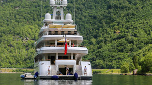 Starting Out as a Yacht Deckhand: What to Expect and How to Succeed