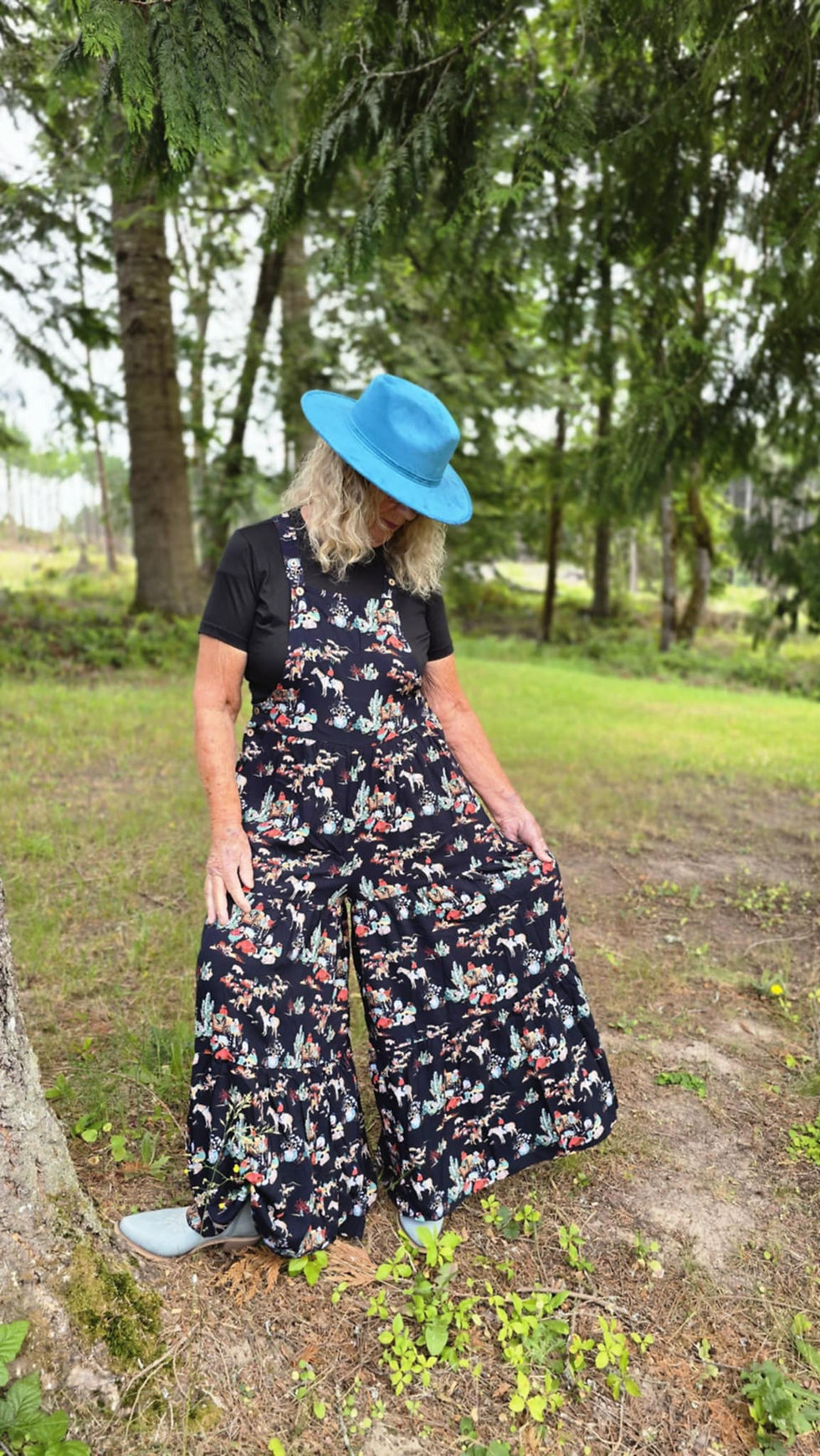Thumbnail: Overall Romper – Black Wagon Print