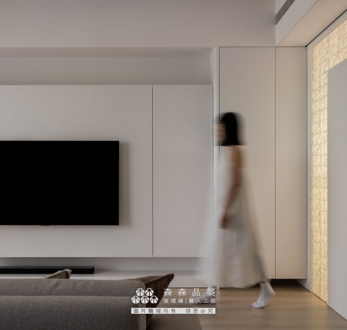 樣板工程-雙面冰鑽光2010-透明實心玻璃磚_01台南住家 | 儲物間玻璃磚採光牆設計案