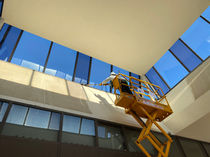 man lift window washing