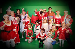 Grote familie komt Kerst lied inzingen bij JAZZEBEL music